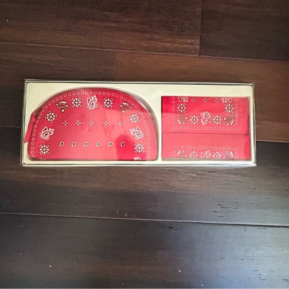 NIB red bandanna-print vintage Velcro wallet and cosmetic bag set ￼ - Picture 2 of 8